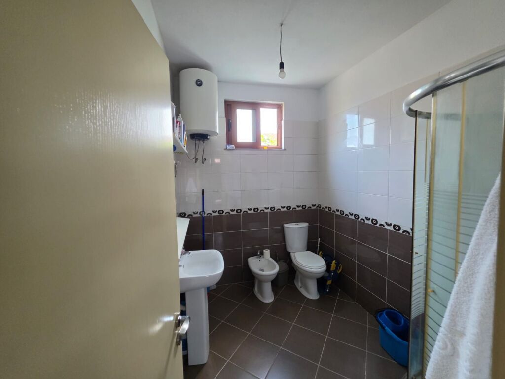 Qera | Shtëpi private 2 + 1 | Rruga Besa | 550 €/muaj