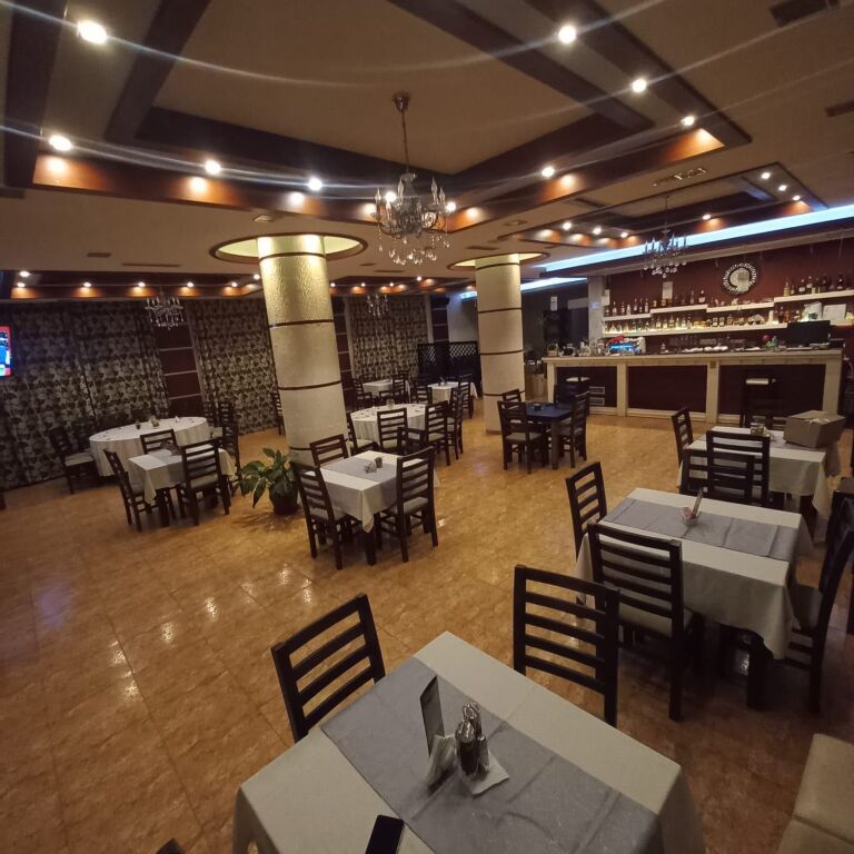 BAR-RESTAURANT FOR RENT IN WORKING CONDITION - PORCELAN TIRANA