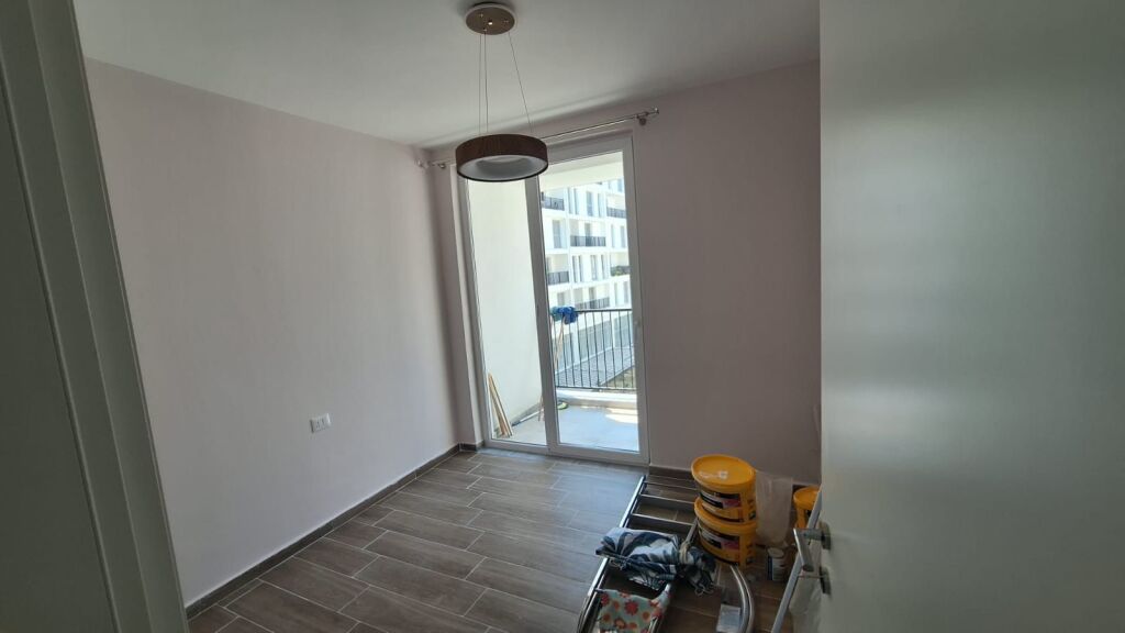Appartamento 2+1 in affitto in Via 5 Maji, vicino alla rotatoria di 5 Maji.