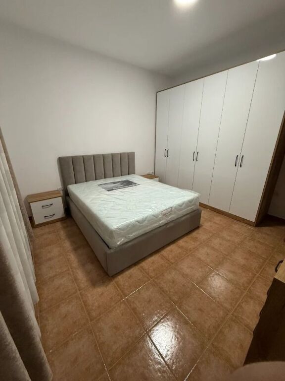 Appartamento 1+1 in affitto in Via 5 Maji, Via Pal Hasi.