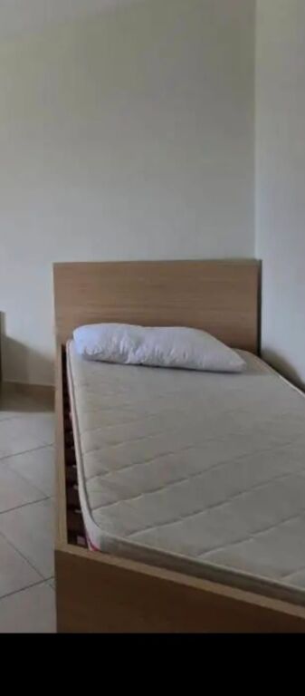 GARSIONERE 17000 LEKE.VILAT GJERMANE