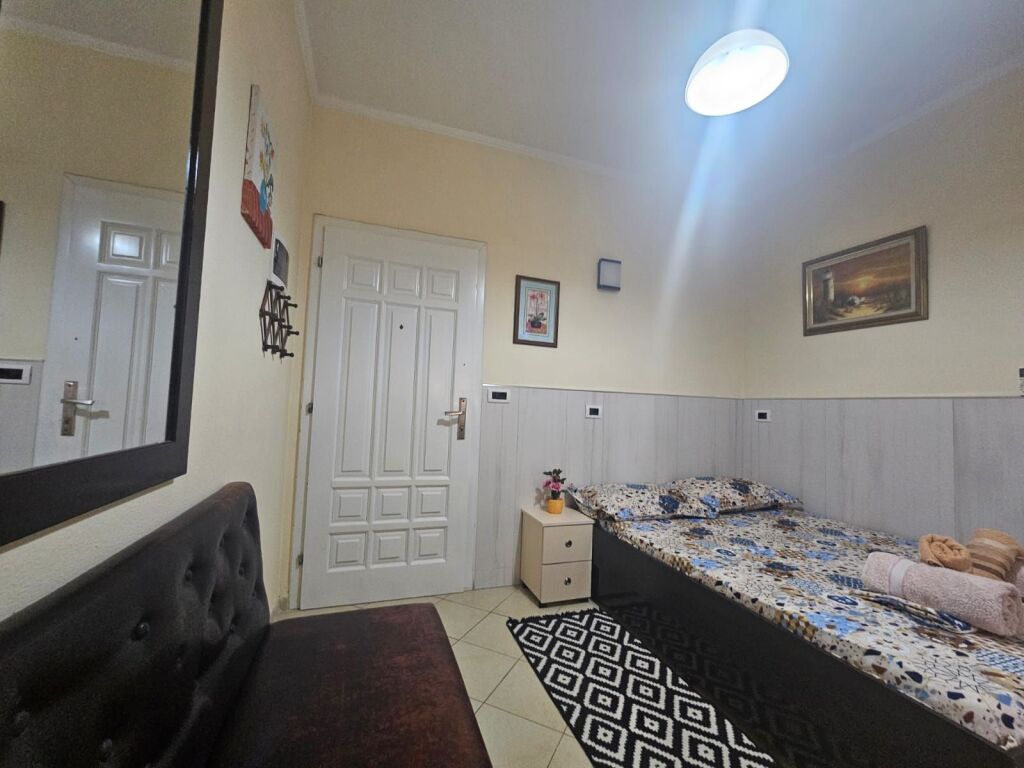 GARSONIERE ME QIRA 📍 RRUGA GJON MILI | KATI I 2-TË | 360 €/MUAJ 🏡
