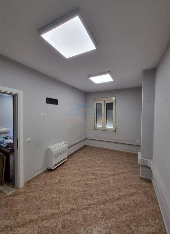 Rent, Business Premises, New Bazaar, Tirana.