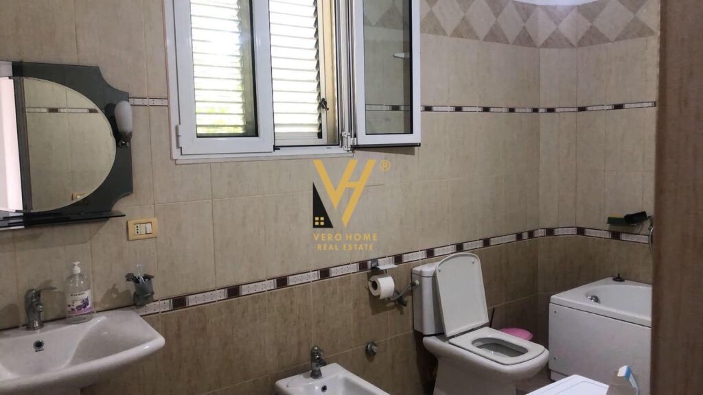 AFFITTASI APPARTAMENTO 2+1+BLK VICINO ALL'EX PARCO 50.000 LEKE