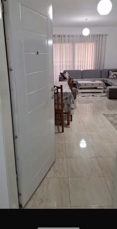 Apartament 2+1 per qera Komuna e Parisit !