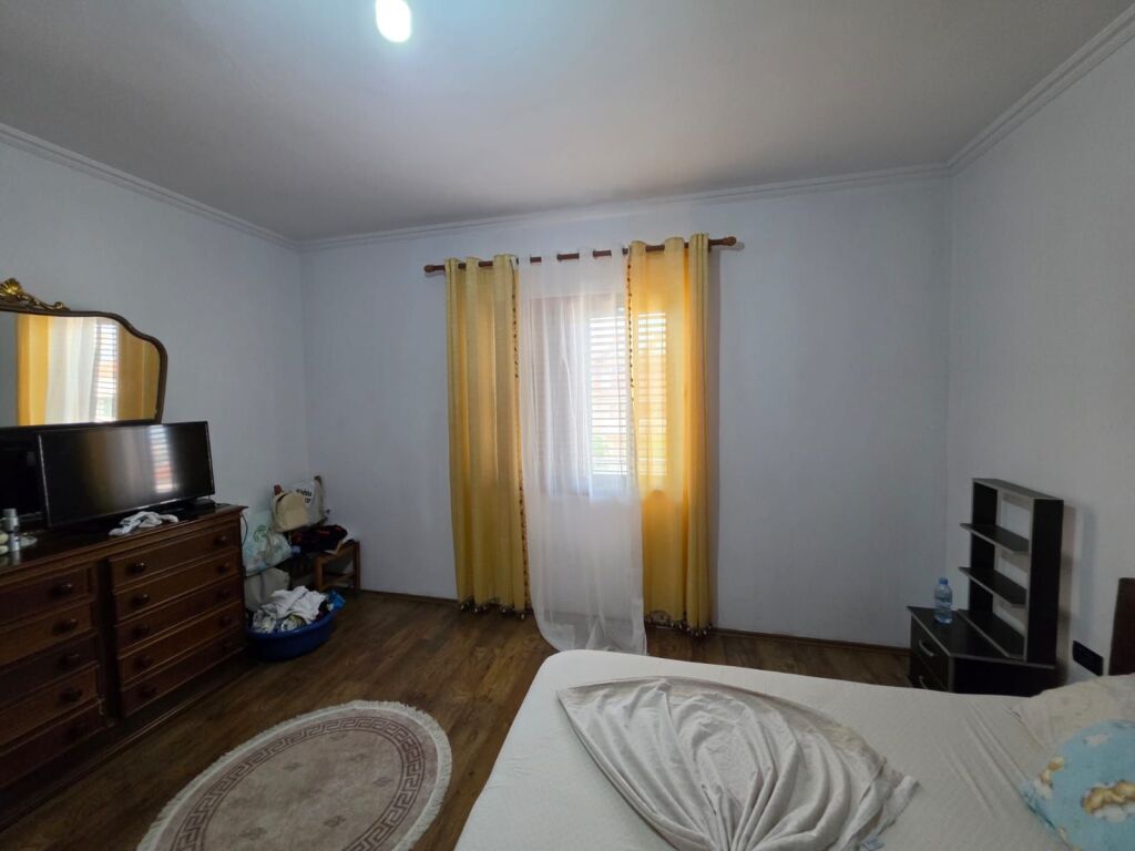 Qera | Shtëpi private 2 + 1 | Rruga Besa | 550 €/muaj