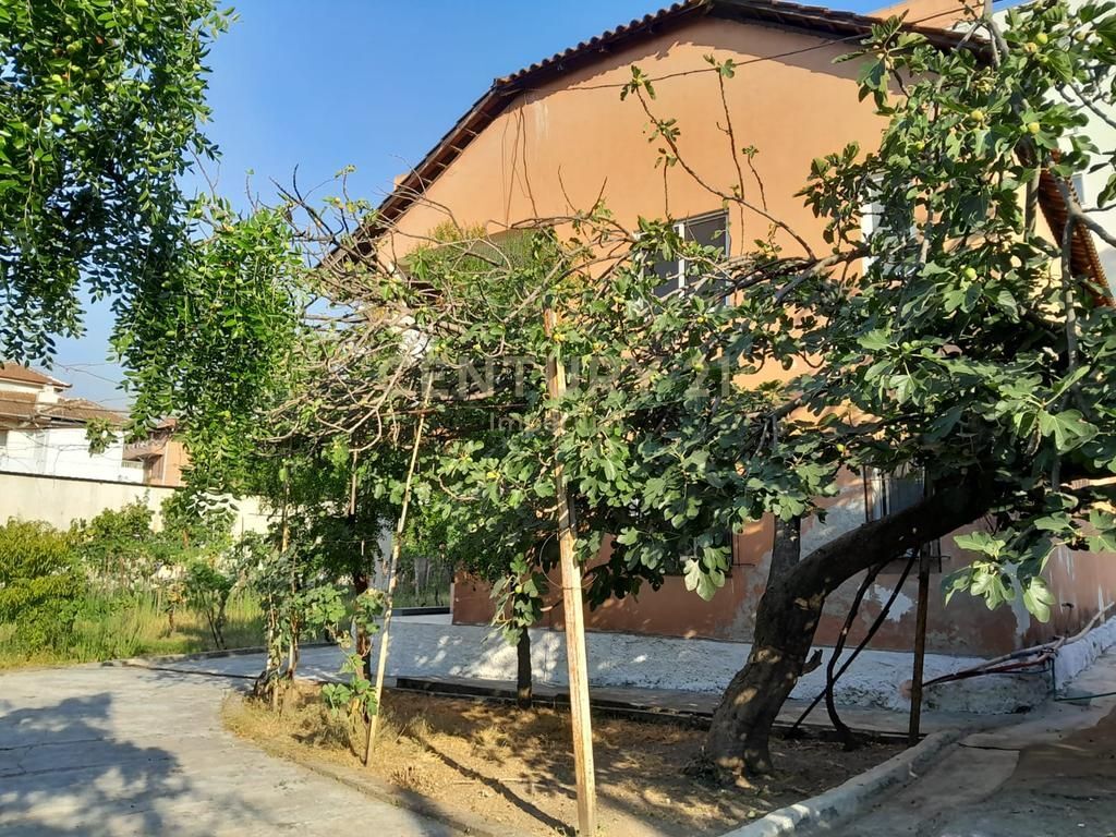 Jepet me qira kati i parë i një vile 2-katëshe në Misto Mame. 370 € /Muaj 350,000 Lekë /Muaj
