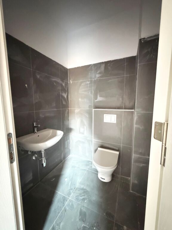 PER SHITJE APARTAMENT 2+1+2 ME PARKIM NE XHAMLLIK