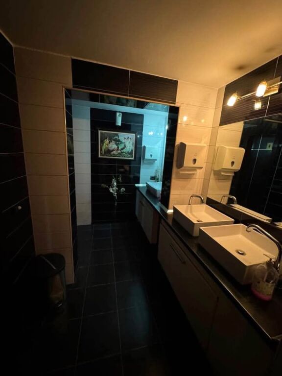 BAR-RESTAURANT FOR RENT IN WORKING CONDITION - PORCELAN TIRANA