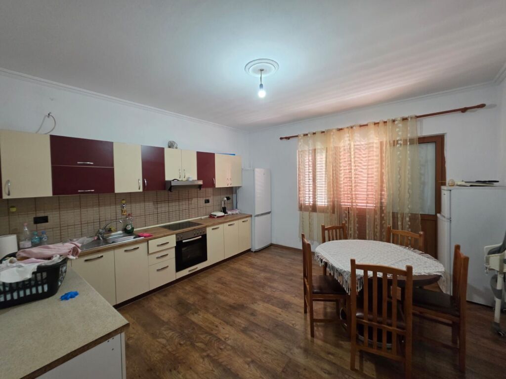 Qera | Shtëpi private 2 + 1 | Rruga Besa | 550 €/muaj