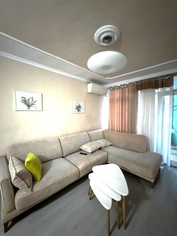 🏡 Jepet Apartament me Qera tek Komuna e Parisit, 700 mije leke