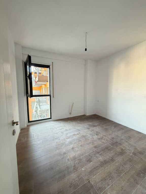 PER SHITJE APARTAMENT 2+1+2 ME PARKIM NE XHAMLLIK