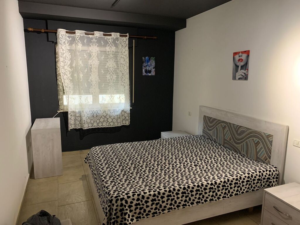 🏢Rruga Fortuzi,pas Ministrise se Drejtesise,jepet me qera apartament 2+1,i mobiluar.60,000Leke