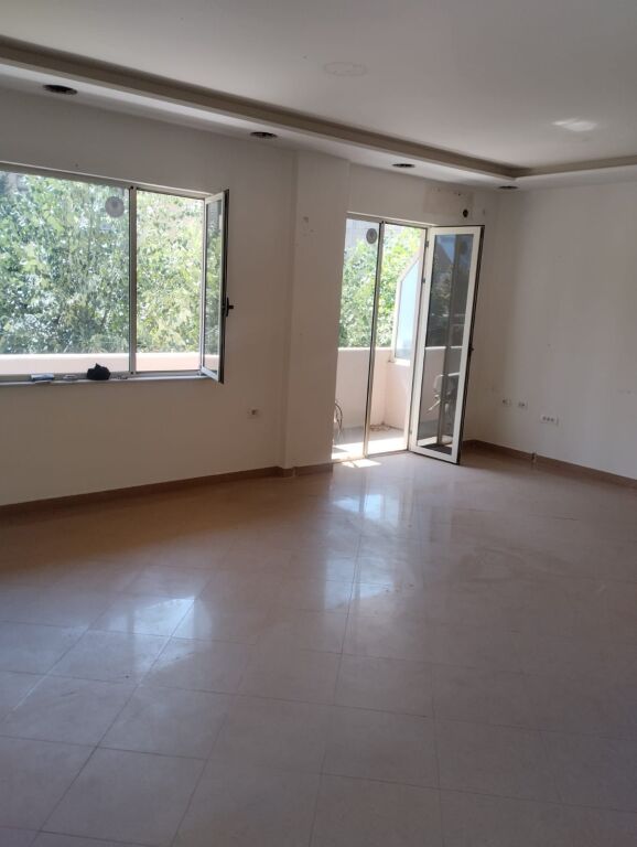 Rent | Ambjent Biznesi | Zogu i Zi | 600 €/month