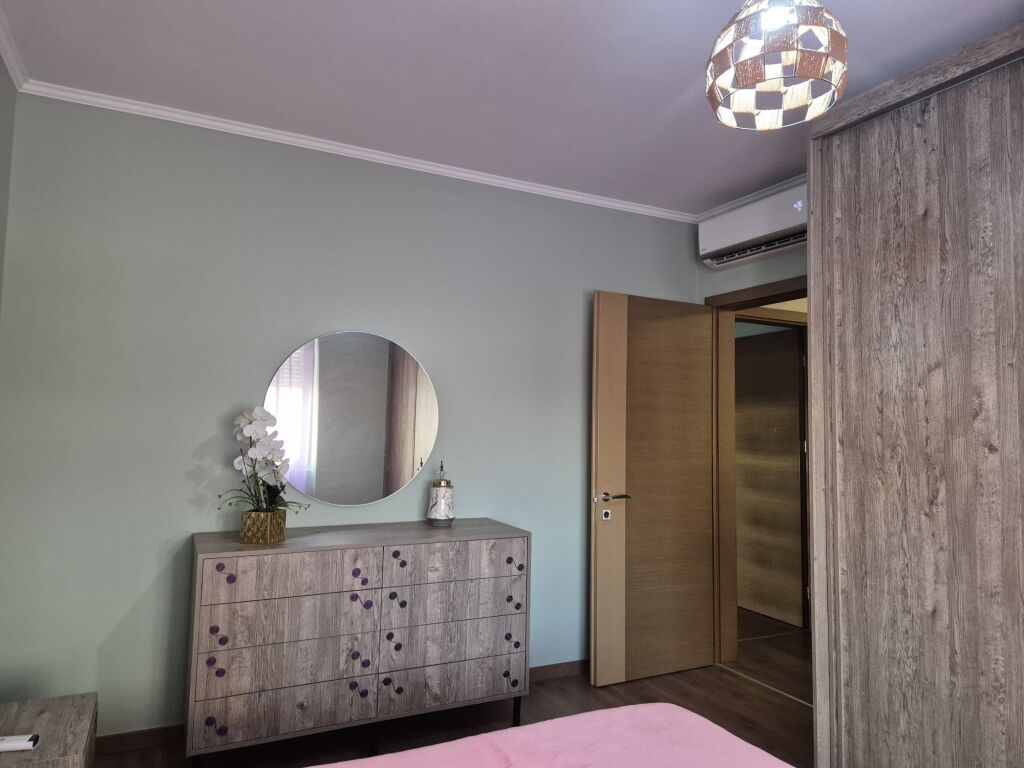 🏡 *Apartament 2+1 me Qira – Komuna e Parisit, pranë Kika 2*