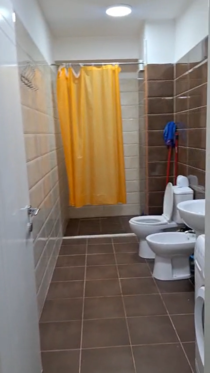 Apartament 2+1 per qera Komuna e Parisit !