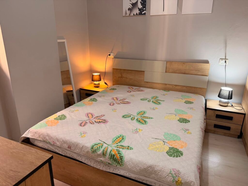 🏡 Apartament 1+1 për Shitje – Plazh prane Hotel Palace, Durrës