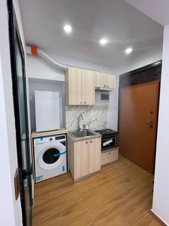 Rent | Garsoniere Pallat | Materniteti i Ri | 380 €/month