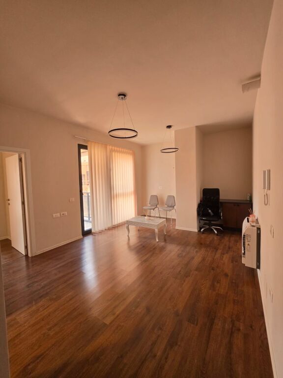 🏡 Ambient biznesi me qera  📍Komuna e Parisit, Rruga e Kosovarëve 💰Çmimi: 70.000 Lekë/Muaj