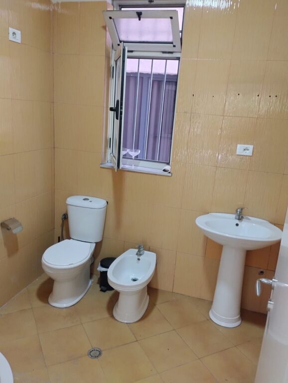 Rent | Ambjent Biznesi | Zogu i Zi | 600 €/month