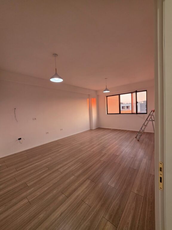 Shitet apartament 1+1 ne Astir