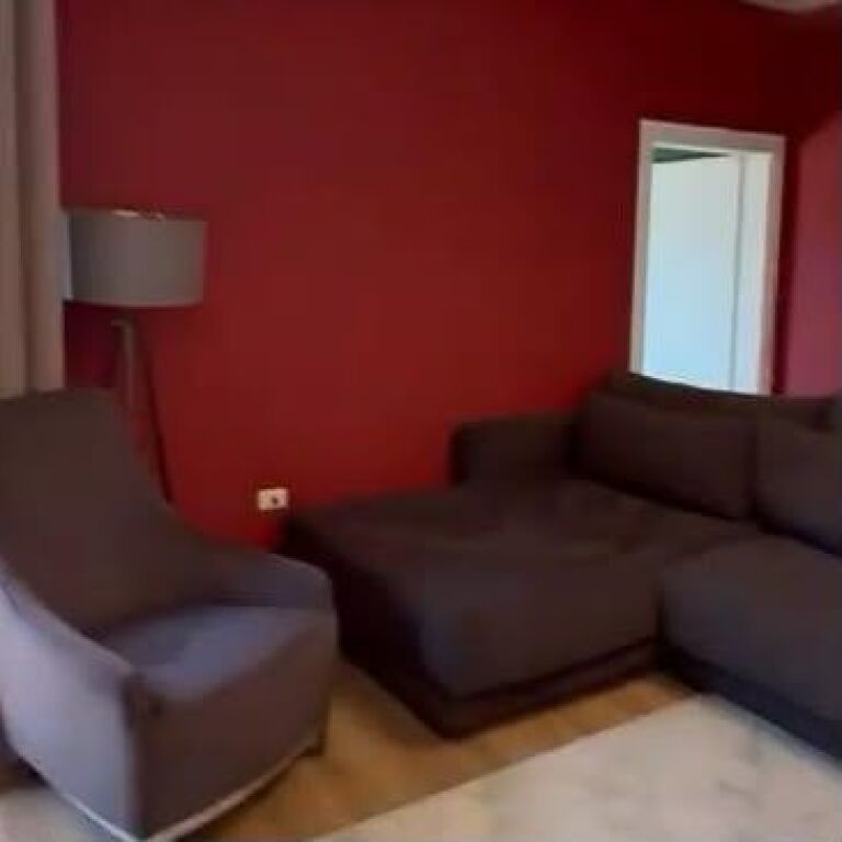 SHITET APARTAMENT – PRANË SQUARE 21