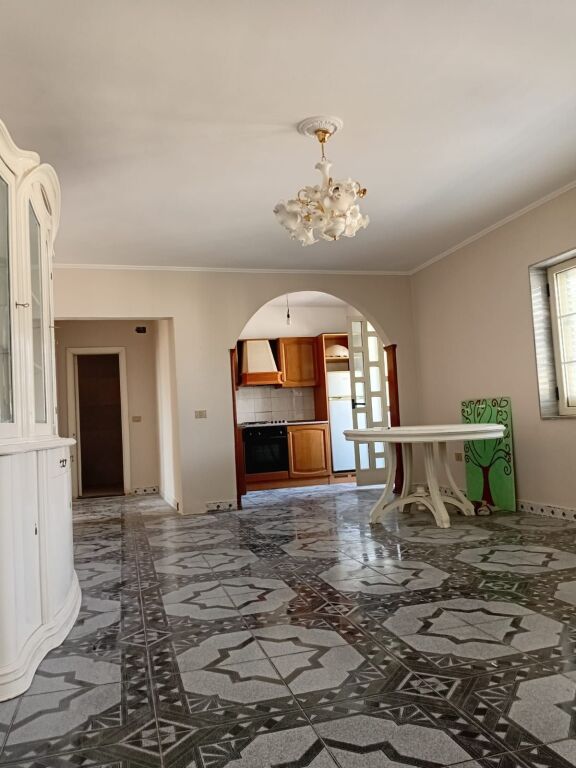 Shitet apartament