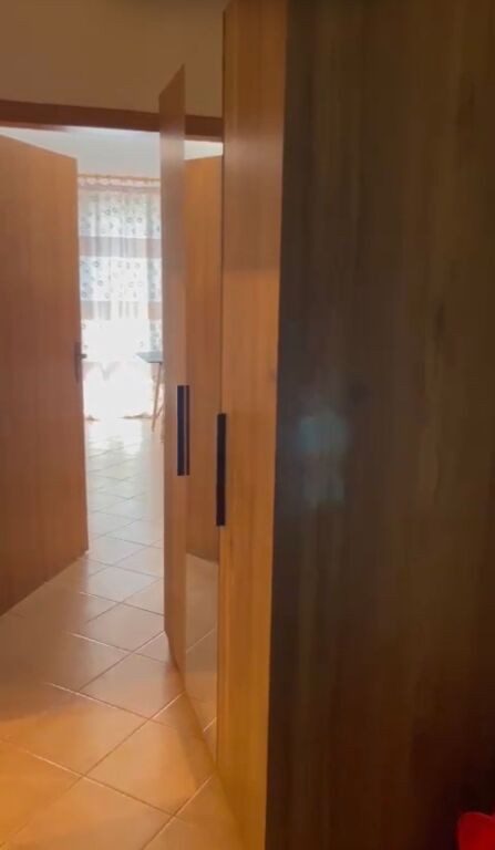 Jepet me qira Garsoniere 30.000Leke,tek Restorant Fresku, Pallat i ri pa ashensor