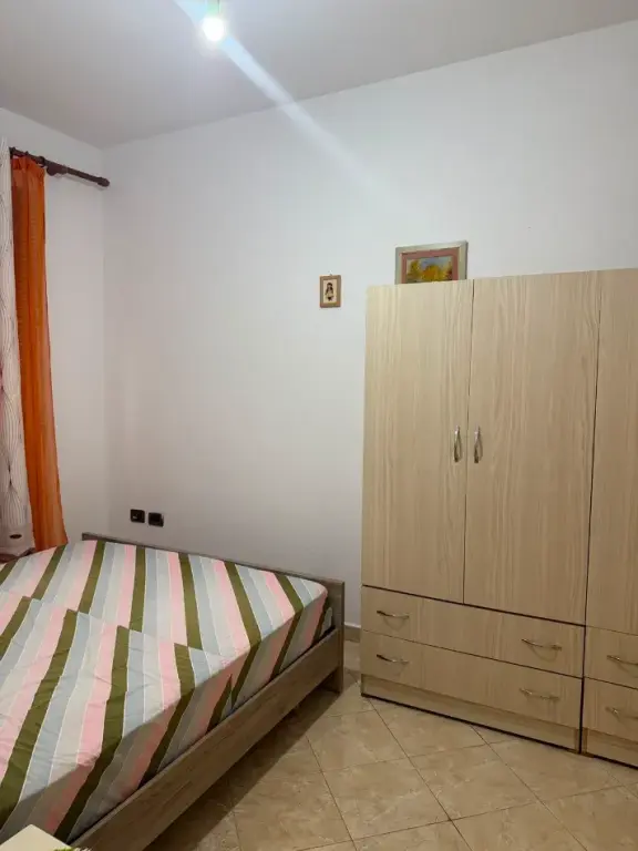 Qera | Apartament 1 + 1 | Rruga Isuf Gjinali | 300 €/muaj