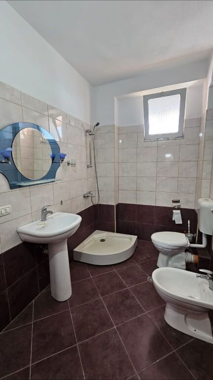 Affittasi 2+1+2 + balcone presso l'ex URt Durres