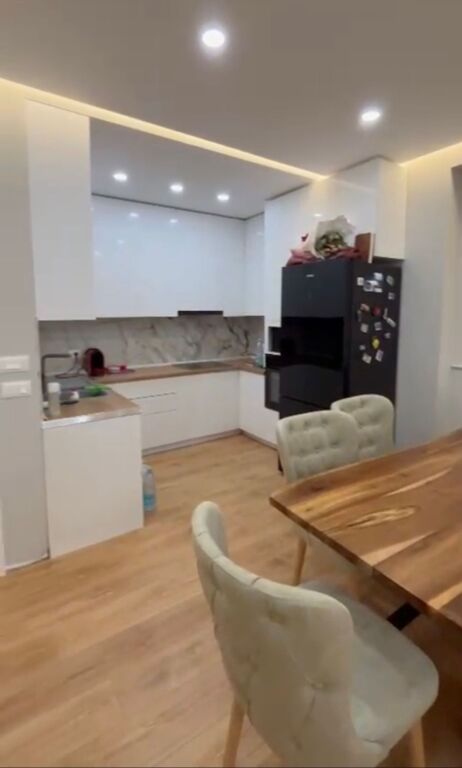 Shitet Apartament 2+1+2 + ballkon te Ish Urt Durres