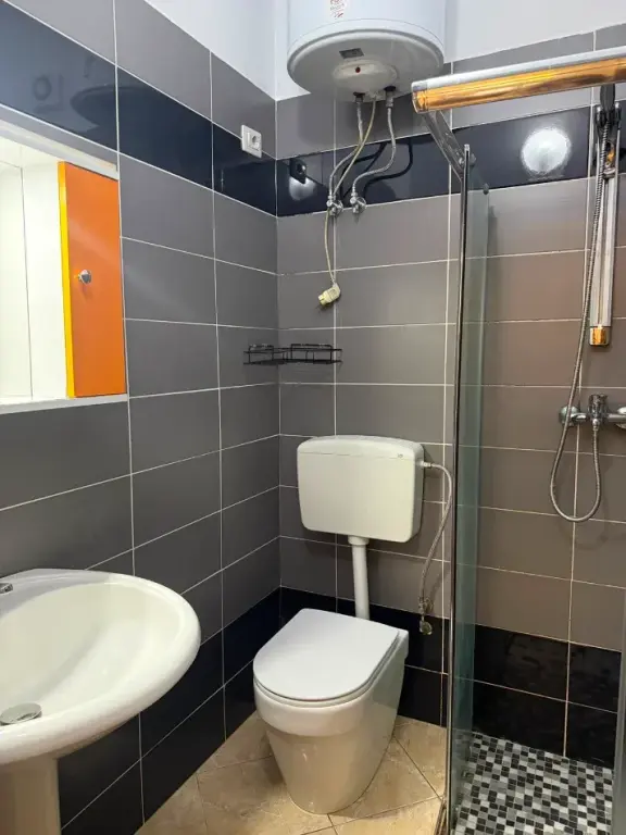 Qera | Apartament 1 + 1 | Rruga Isuf Gjinali | 300 €/muaj