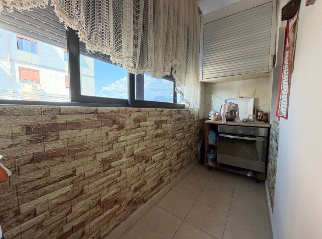 Shitet Apartament 1+1 - Laprakë, Pranë KMY