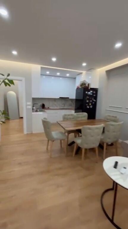 Affittasi 2+1+2 + balcone presso l'ex URt Durres
