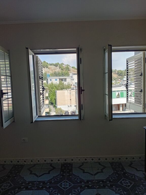 Shitet apartament