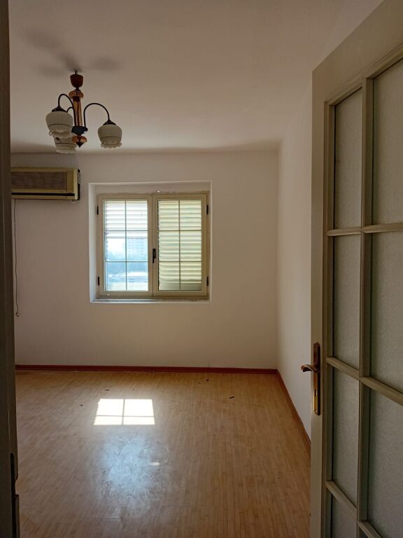Shitet apartament