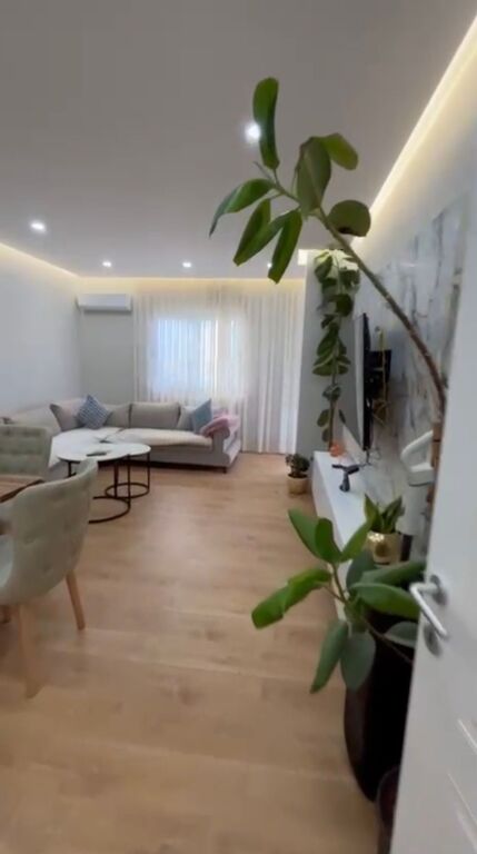 Shitet Apartament 2+1+2 + ballkon te Ish Urt Durres