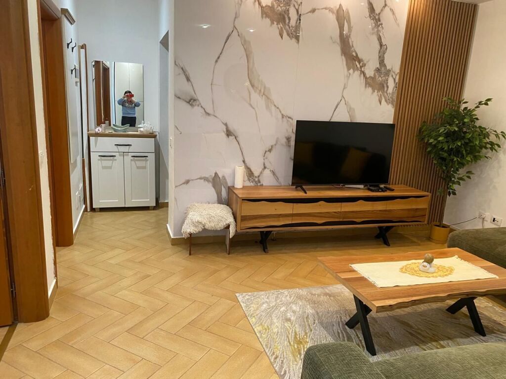 2+1,kat 8 ashensore,galeria 17 nentori,800 mije leke