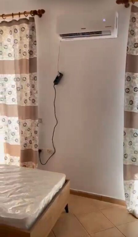 Jepet me qira Garsoniere 30.000Leke,tek Restorant Fresku, Pallat i ri pa ashensor