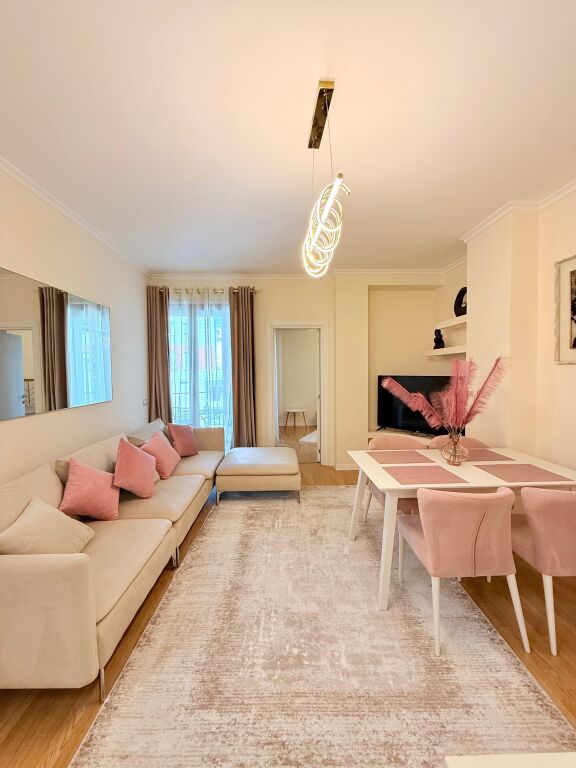 Apartament me qira 2+1 Rruga e Kosovareve