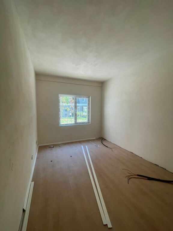 Shitet apartament 2+1+VERANDE tek Univers City