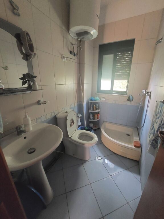 Shitet Apartament 1+1 te Shkembi Kavajes