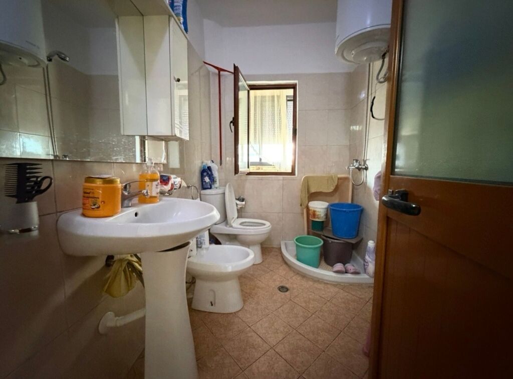 Shitet Apartament 1+1 - Laprakë, Pranë KMY