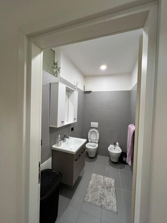 2+1, con parcheggio, giardino botanico, 1000 euro