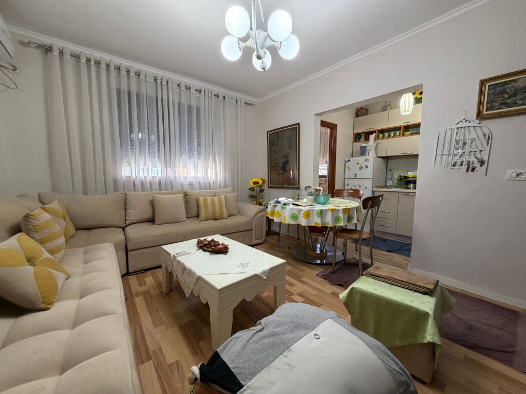 Shitet Apartament 1+1 - Laprakë, Pranë KMY