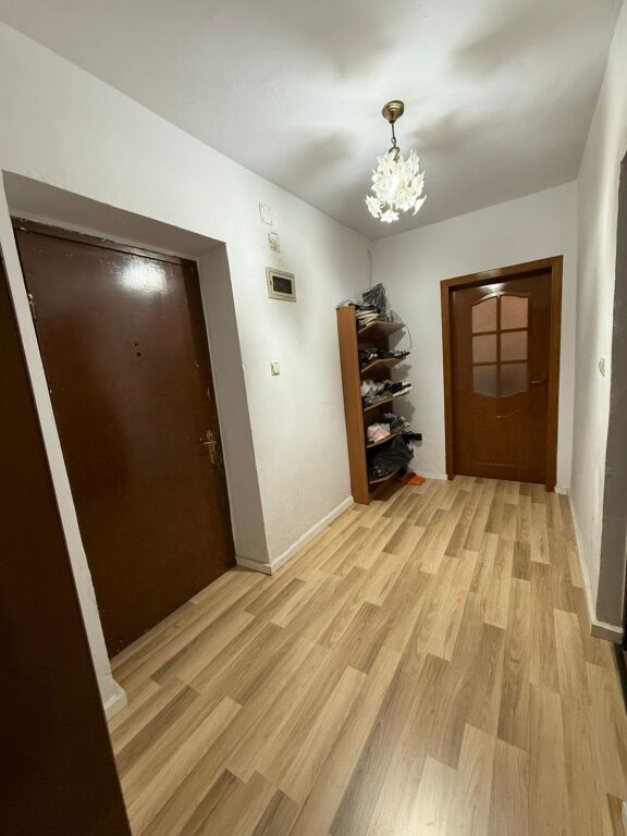1+1, te harry fuls train station, 550 thousand lek