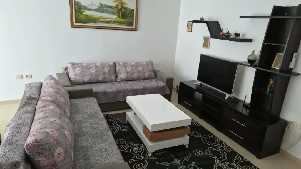 Rent | Apartament 2 + 1 | Rruga Sokrat Miho | 500 €/month