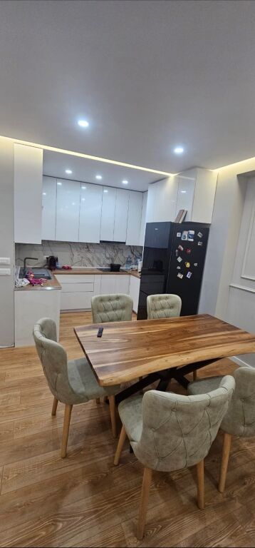 Shitet Apartament 2+1+2 + ballkon te Ish Urt Durres