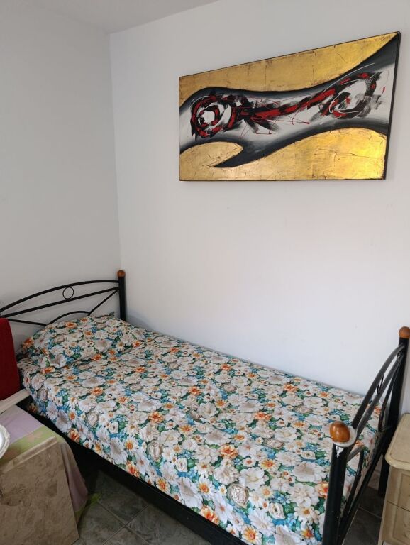Qera | Garsoniere Pallat | Shkolla Bashkuar | 300 €/muaj