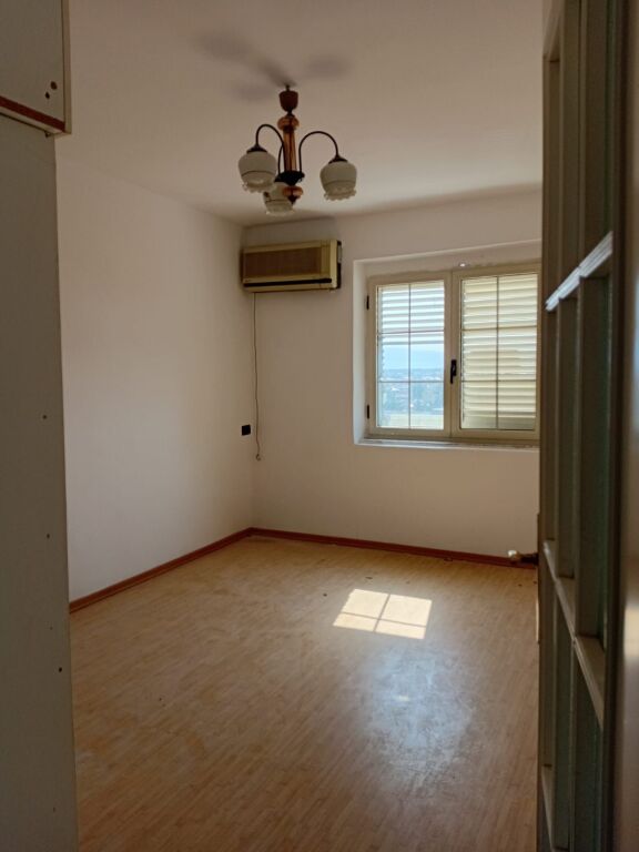 Shitet apartament